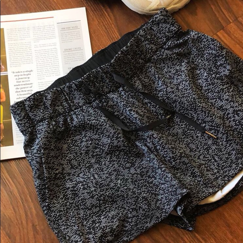 Lulu Lemon On the Fly Shorts